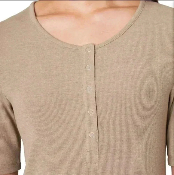 NWT Mondetta Ribbed Short Sleeved Henley XL Scoop Neck Top Womens Beige Tan - Picture 3 of 11
